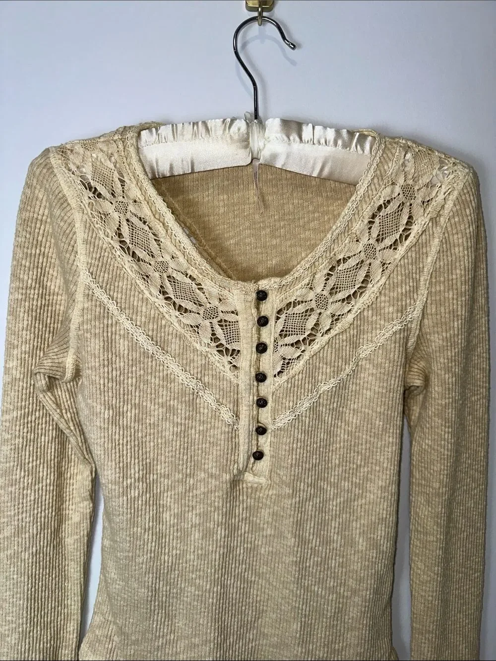 free people M Come On Over Ribbed Knit Lace Buttoned Long Sleeves Thermal Top